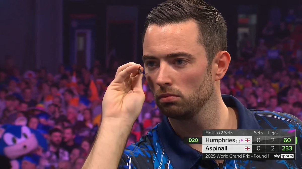 FIRST BLOOD TO HUMPHRIES! Luke Humphries wins through an entertaining opening set against Nathan Aspinall, with all five legs going with throw! 📺 #WGPDarts | R1