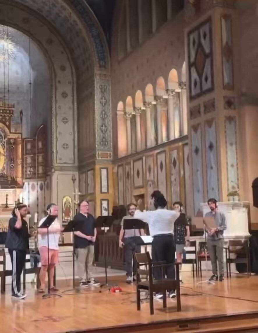 Miley Cyrus fez questão de gravar um canto gregoriano dentro de uma igreja para dar mais autenticidade e realismo à gravação de “Reborn”. — “Tive uma visão para esse álbum e a tornei realidade. O sucesso, pra mim, está em fazer algo autêntico”.