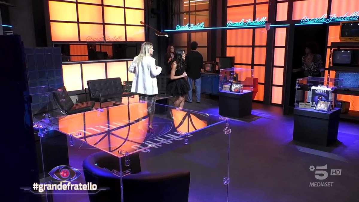 Con l'ingresso di Bena si completa la squadra di questo #GrandeFratello! 🤩