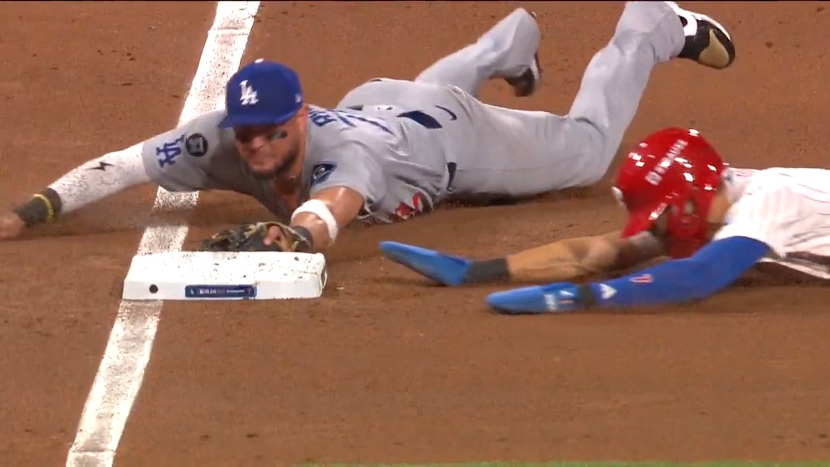 ロハスが気迫のプレーでアウトに しかし、このプレーで足を痛めた模様 心配です... 🎥MLB #ドジャース