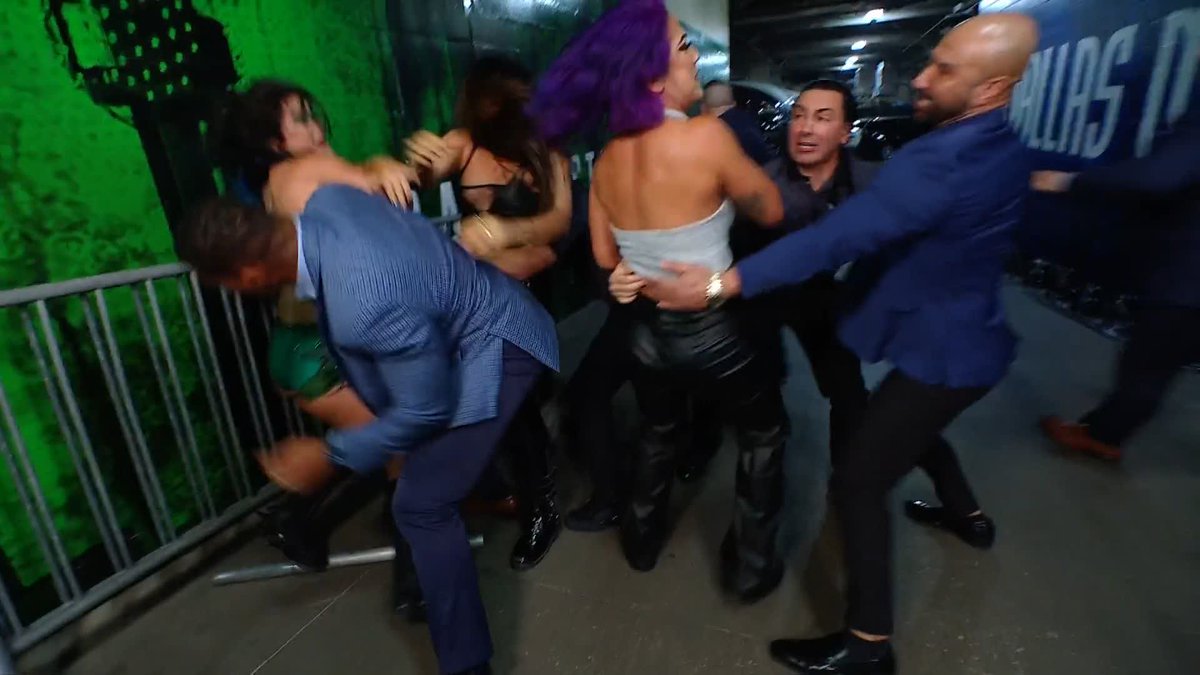 Woah! 😱 Bayley wasn't lying, she and LYRA VALKYRIA just went after Raquel and roxanne!!