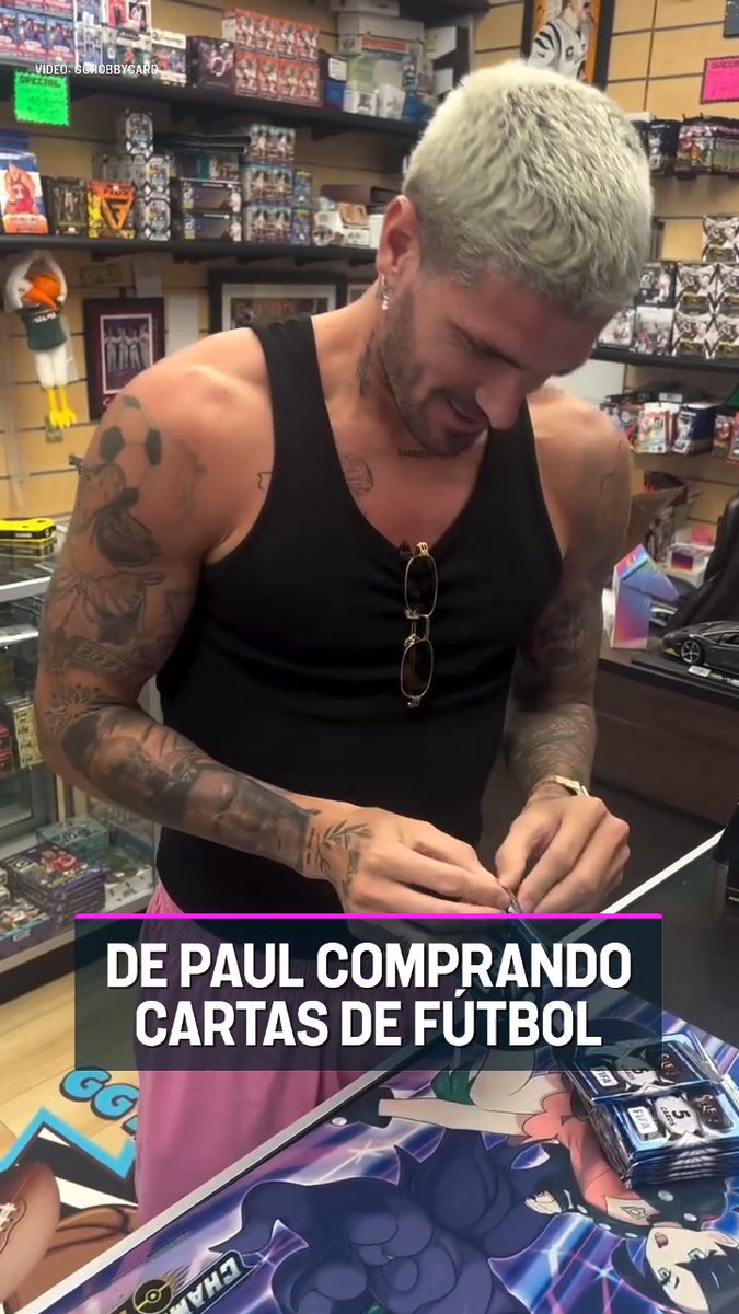 ¿NUEVO HOBBY PARA EL MOTORCITO? 🇦🇷 👉 Rodrigo de Paul compró cartas de fútbol de colección.