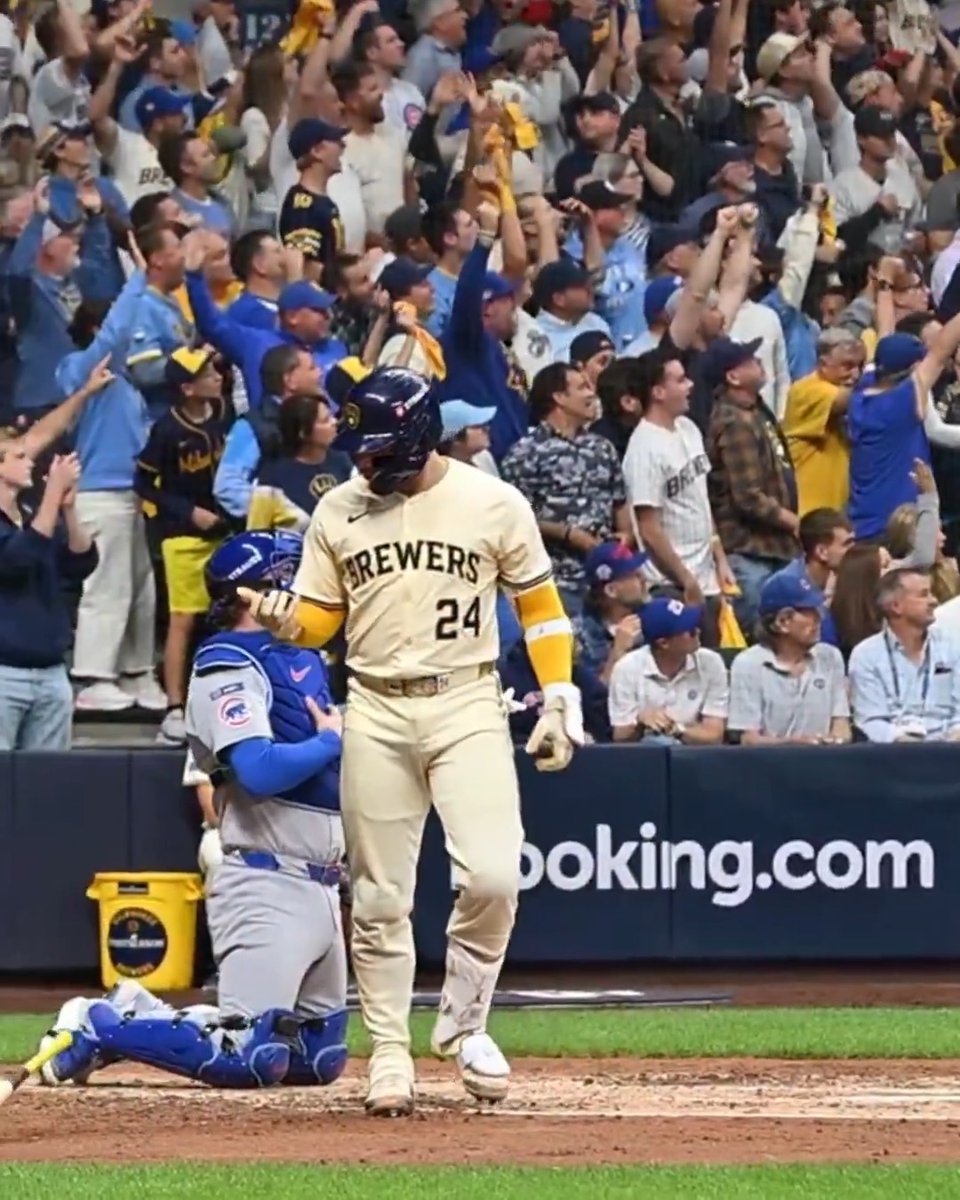 William Contreras' home run celebration was COLD 🥶 #NLDS