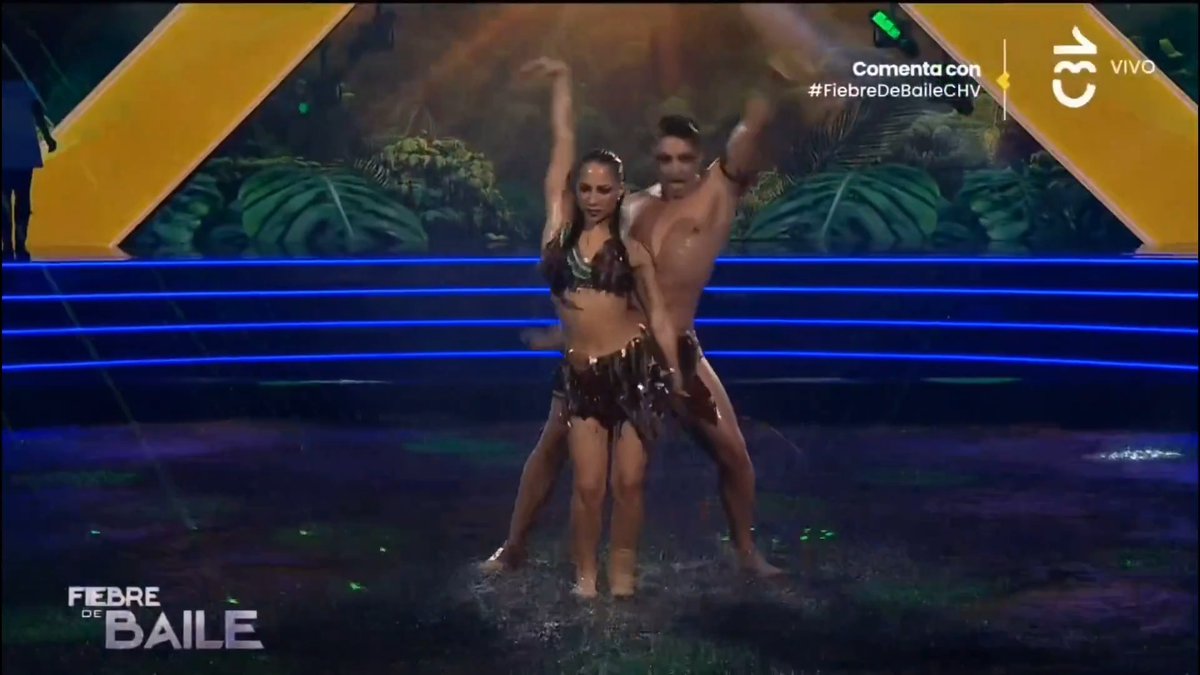 🔴 CON ESGUINCE Y TODO DEVORÓ 🔥: Princesa Alba está a otro nivel.👌👏. Merecido ser la mejor puntuación de la noche #FiebreDeBaileCHV Mi top 3 hasta el momento son Princesa, Cony y Gabriel Urzúa 👀