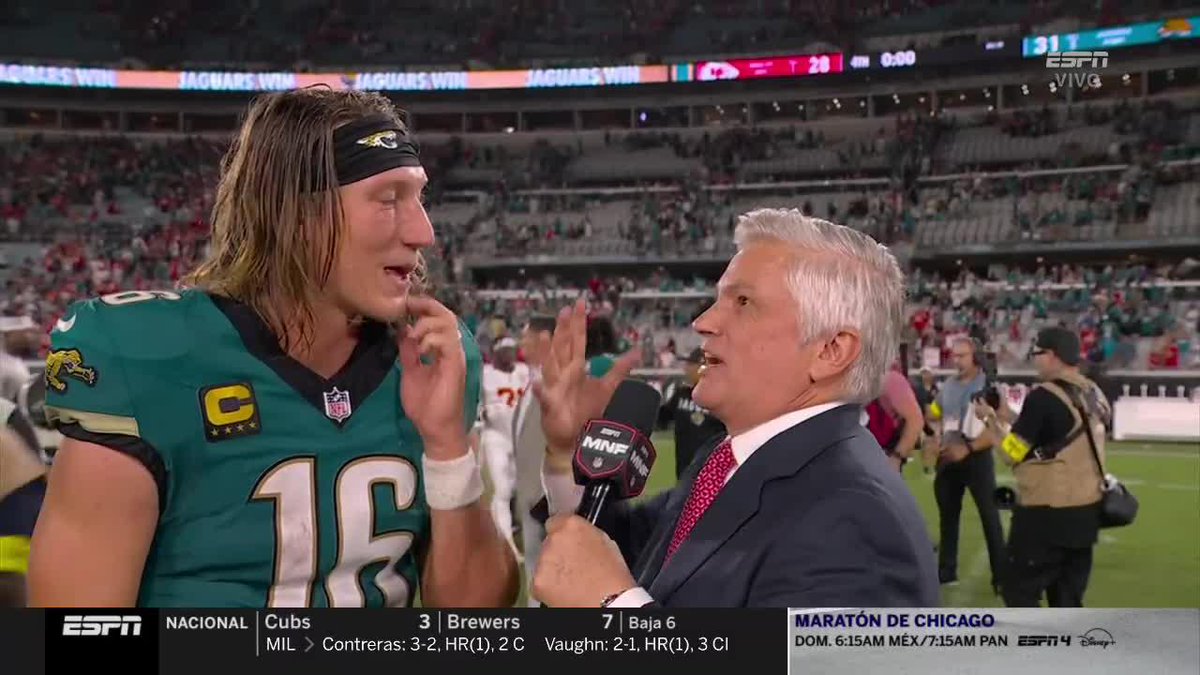 "FELIZ CUMPLEAÑOS A TI" 🥳 John Sutcliffe le canta las mañanitas a Trevor Lawrence 😅 🔥