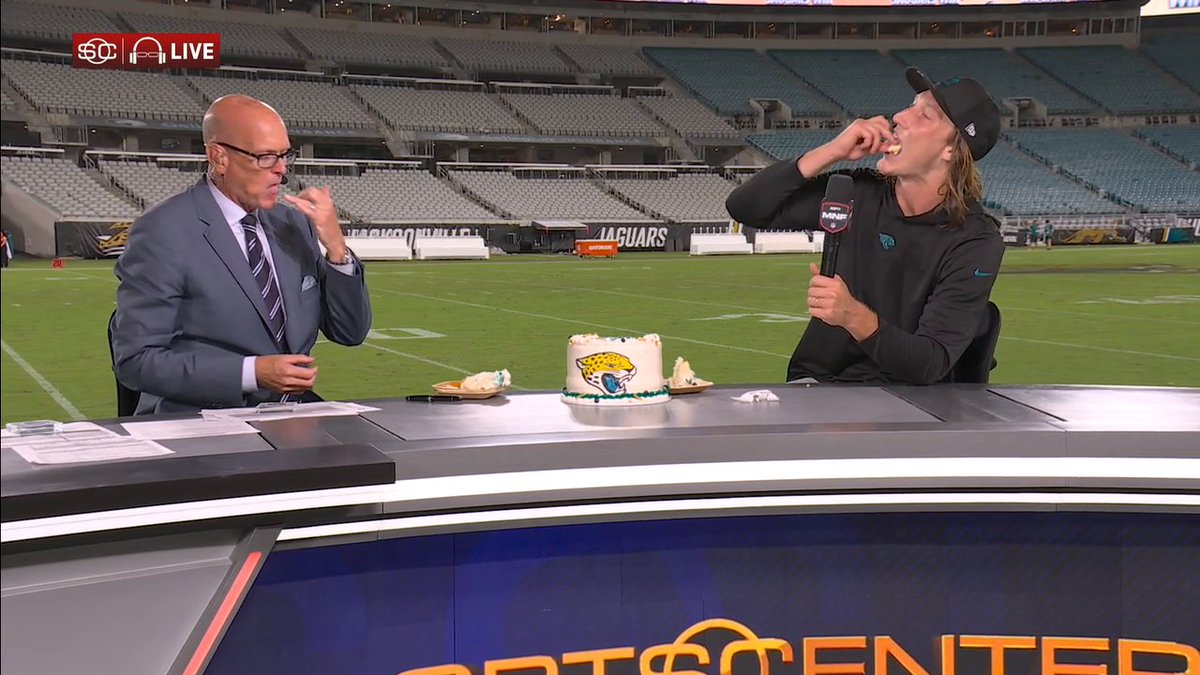 Trevor Lawrence was digging the birthday cake Scott Van Pelt brought him 😂🔥