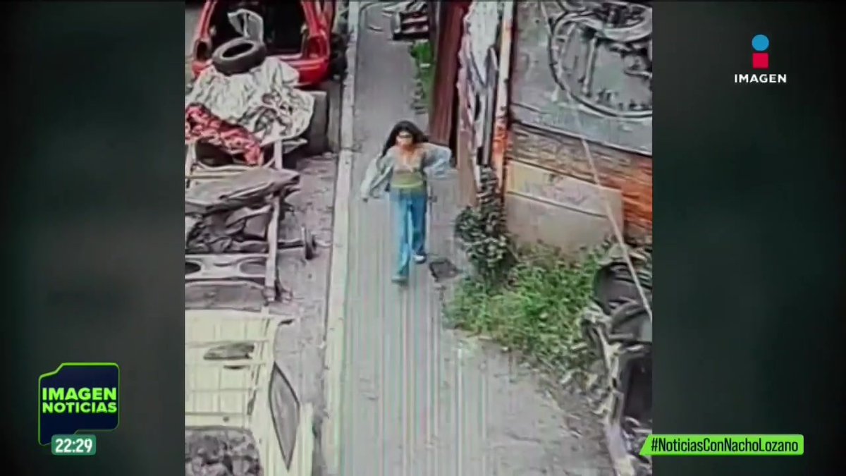 Kimberly, una estudiante del CCH Naucalpan, salió de su casa en el #Edomex, para sacar unas copias para la escuela, pero ya no regresó. Un sospechoso de su desaparición fue detenido, pero su familia teme que sea liberado. Estas son las últimas imágenes de hay de ella: