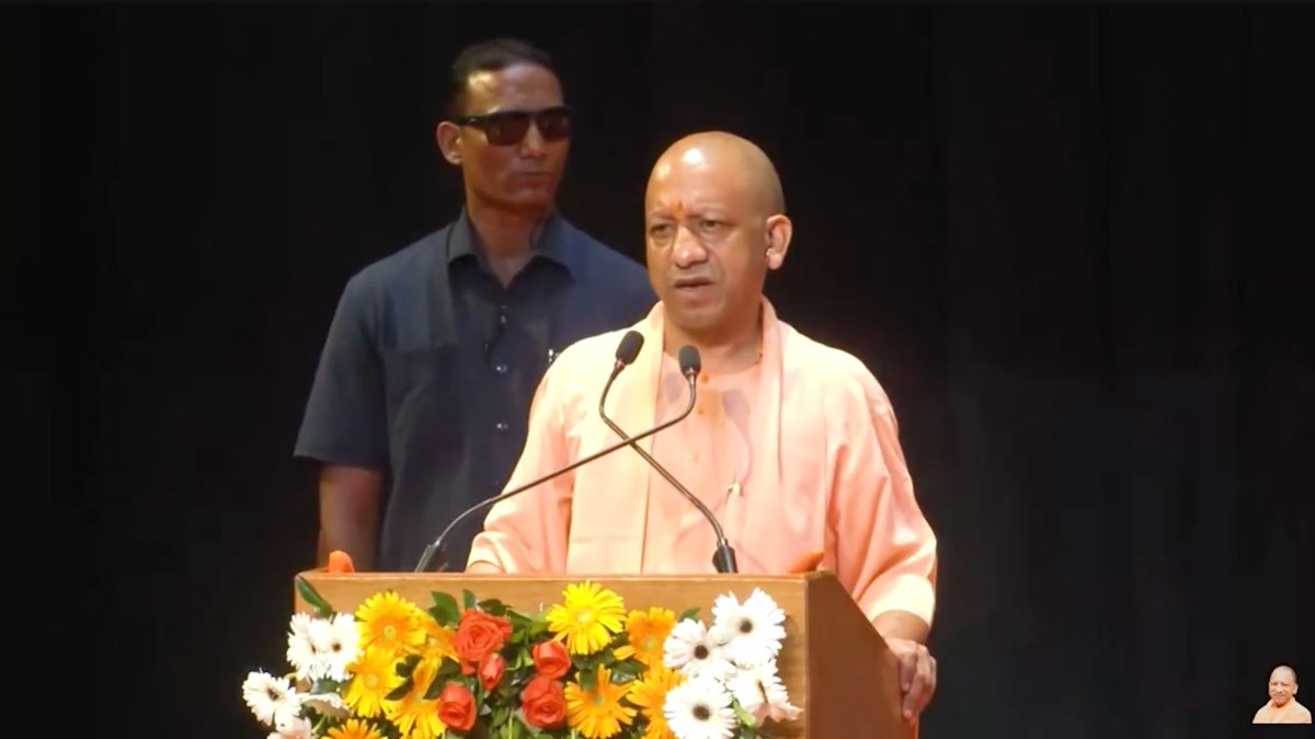 हर सफाई कर्मचारी/संविदा कर्मचारी को अब पैसा आउटसोर्सिंग कंपनी नहीं देगी बल्कि सरकार का कॉरपोरेशन सीधे उनके अकाउंट में पैसा देगा... स्वच्छता कर्मियों को ₹5 लाख का स्वास्थ्य बीमा का कवर भी देंगे...