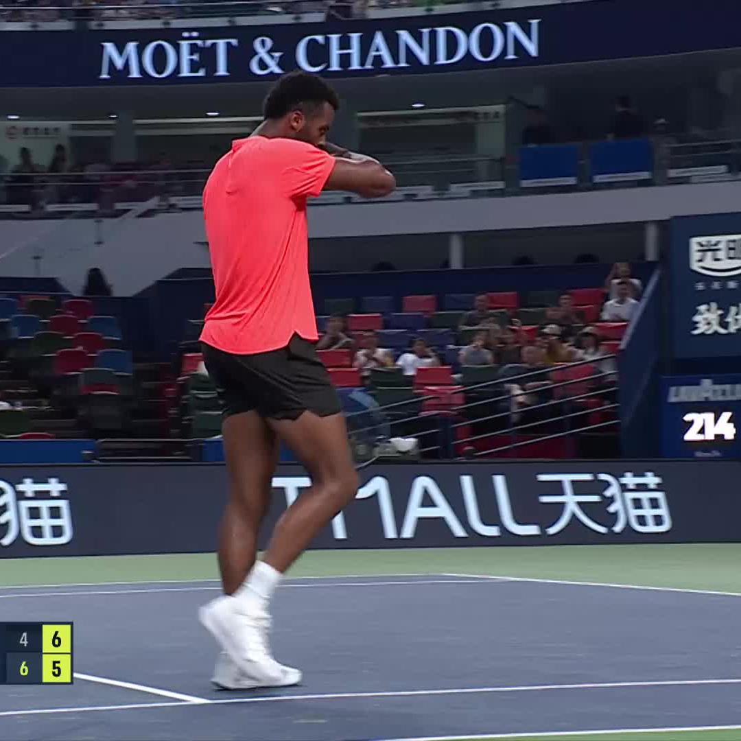 "That is scandalous" 🔊 We are going the distance, Perricard takes set 2 #RolexShanghaiMasters
