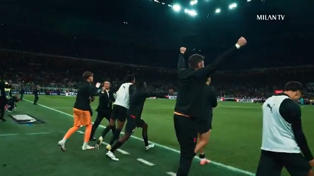 Go beyond the pitch! 🎬 See the Rossoneri behind the scenes from Milan-Napoli 🤩