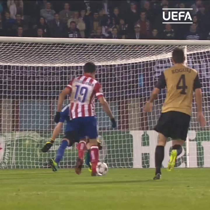 Cuando te digan que un delantero no puede meter goles si tu equipo está defendiendo y no sale del área… Enséñales este vídeo de Diego Costa…