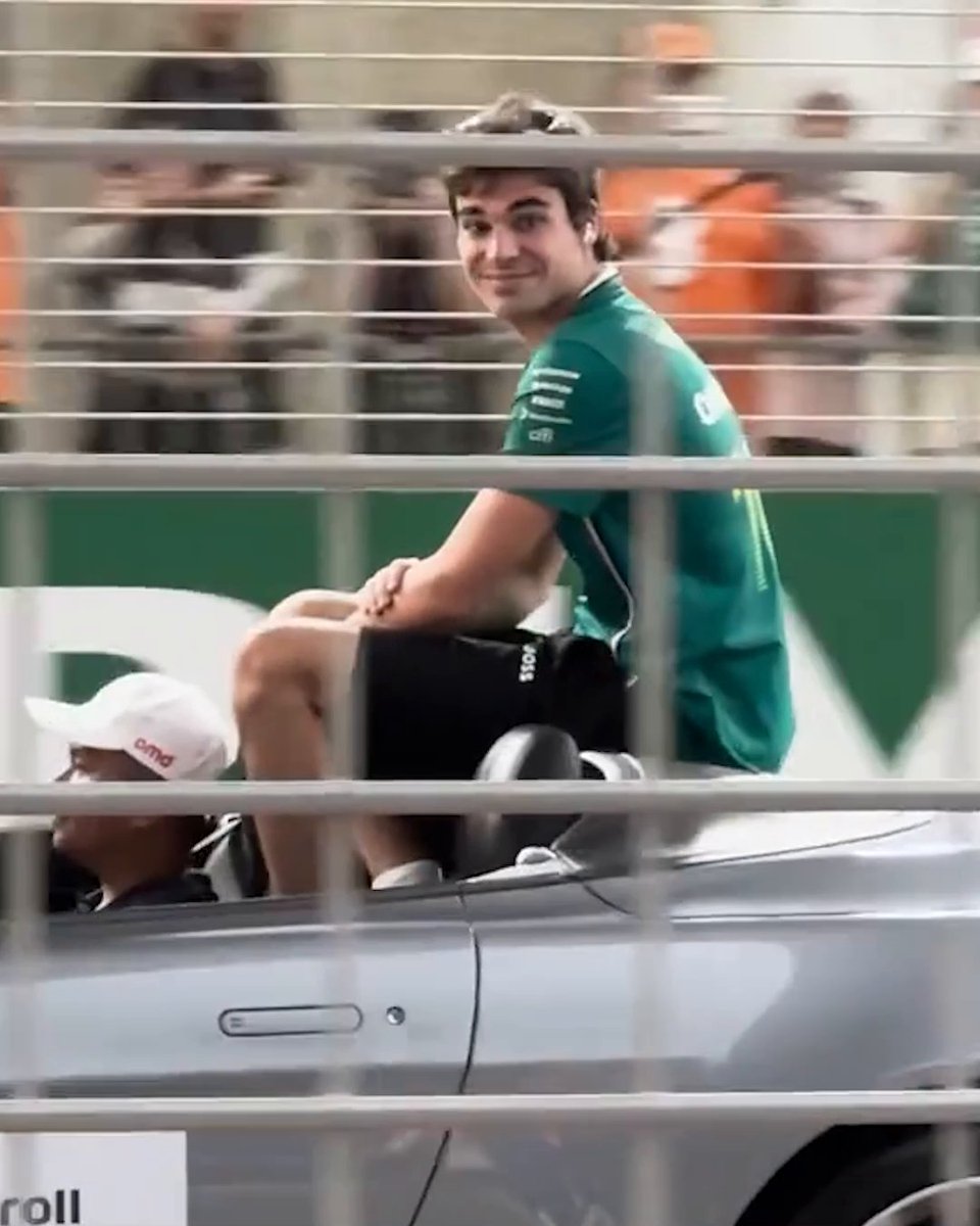 F1 drivers all have the same wave 🤣 (via Scotty James)
