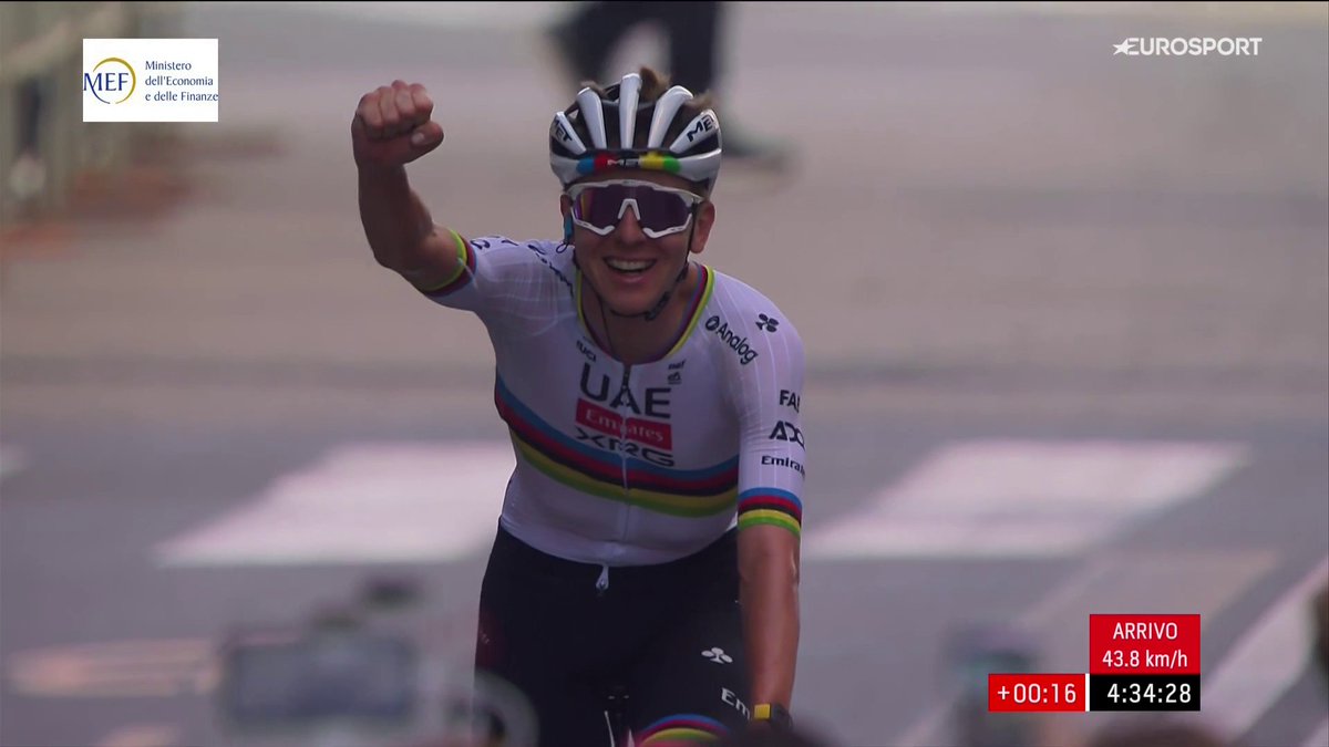Varese porta ora la firma di Tadej Pogacar 🤩 Lo sloveno piazza l'ennesimo assolo e conquista la Tre Valli Varesine 🤝 #Ciclismo #Cycling #TreValliVaresine #Pogacar