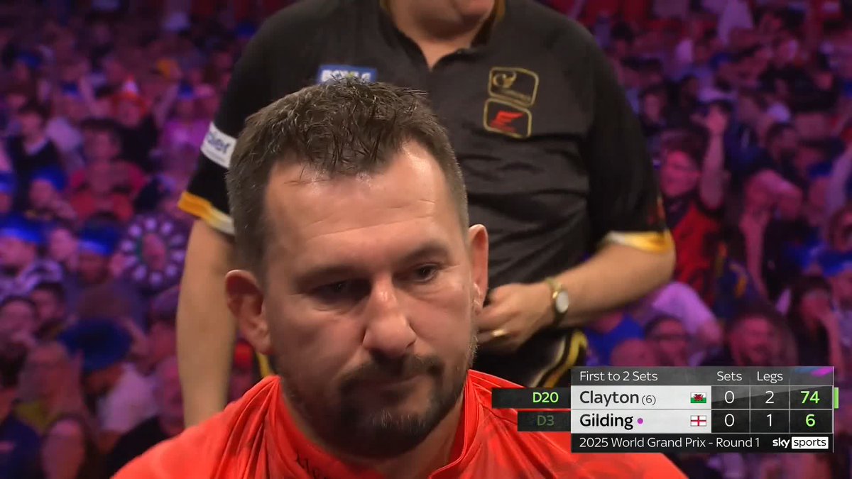 CLAYTON CLAIMS SET ONE! Advantage Jonny Clayton! The 2021 champion wins through a scrappy opening stanza against Andrew Gilding in our third match of the evening! 📺 #WGPDarts | R1