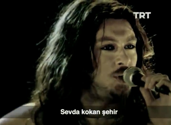 Sesi ve kişiliğiyle gönüllerde taht kuran, Anadolu Rock’ın sürmeli çocuğu Barış Akarsu...