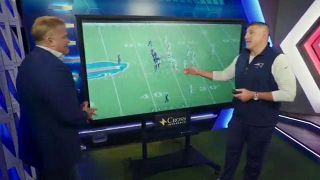Coach Vrabel chops up the Sunday night tape 🎥