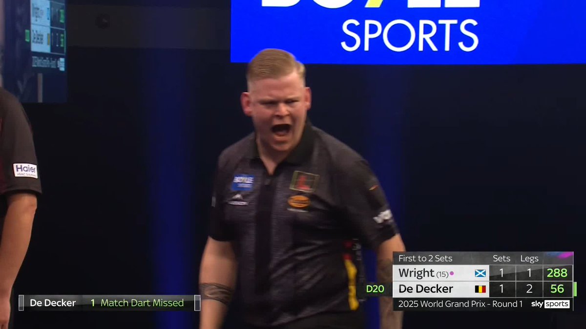 DE DECKER BATTLES BACK! Reigning champion Mike De Decker opens his defence of the World Grand Prix title with a comeback victory over Peter Wright! Emotion from the Belgian number one! 💪 📺 #WGPDarts | R1