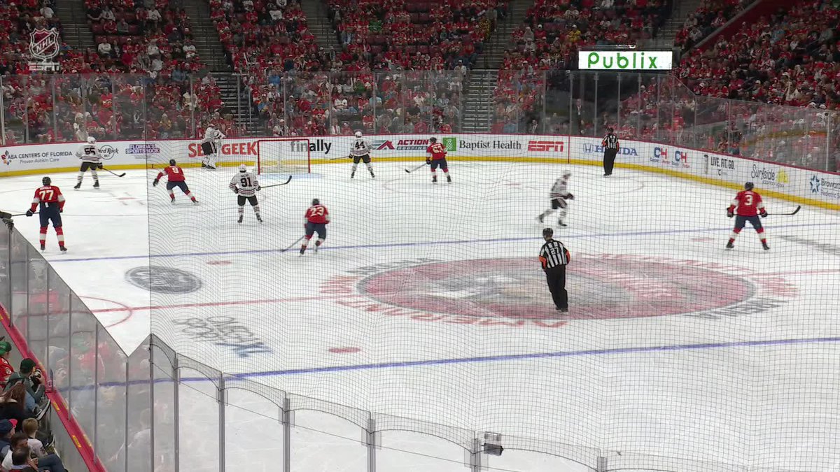 FRANK NAZAR WITH THE FIRST GOAL OF THE 2025 NHL SEASON 🚨 HOCKEY. IS. BACK. 🔥