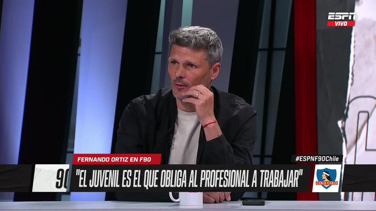Fernando Ortiz habló de la importancia que tendrá los juveniles en Colo-Colo - "Si yo considero que un juvenil hace lo que yo quiero dentro del campo, va jugar el juvenil. Ya se lo dije a Anibal"
