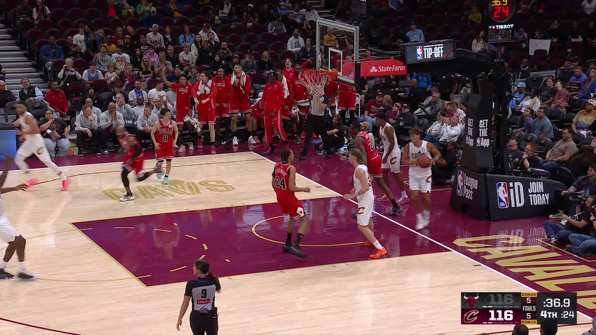 Jevon Carter gives us the lead with 38 seconds left! Jevon Carter (Bulldog) | Chicago Sports Network