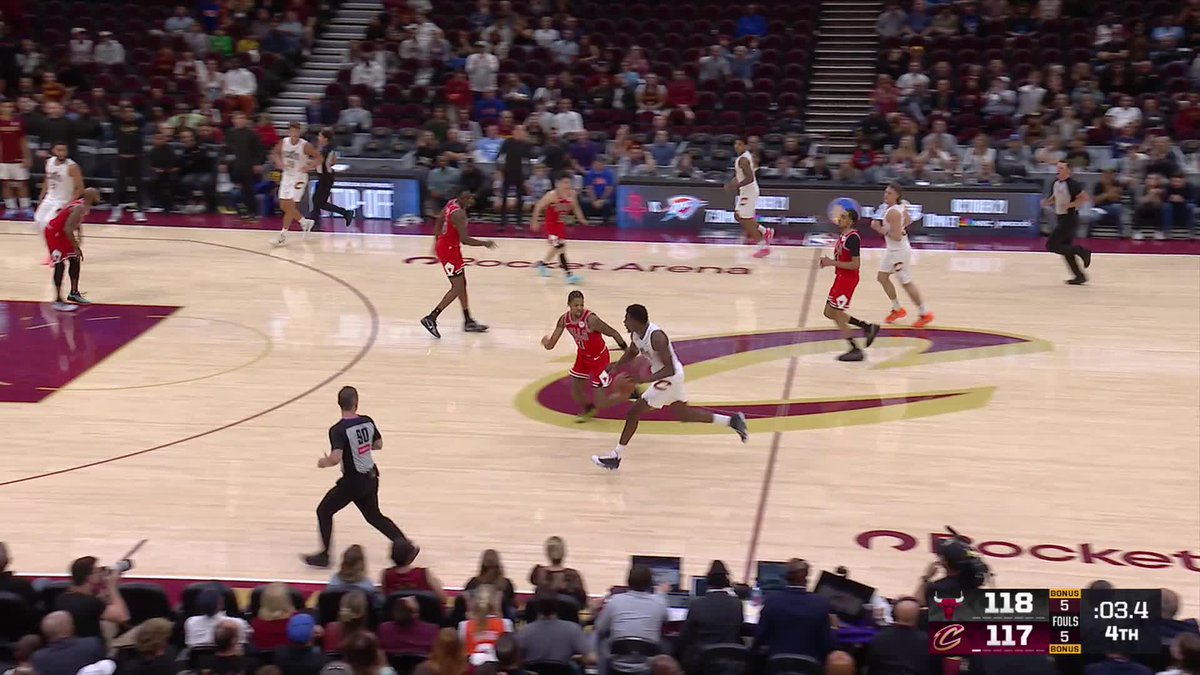 CLUTCH BLOCK BY DALEN TERRY. Dalen Terry | Chicago Sports Network