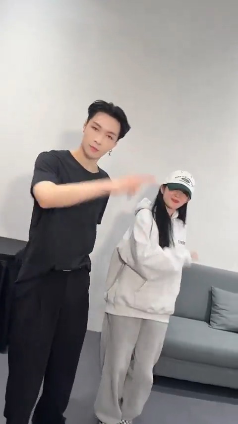 irene with lay lol what is this 😂