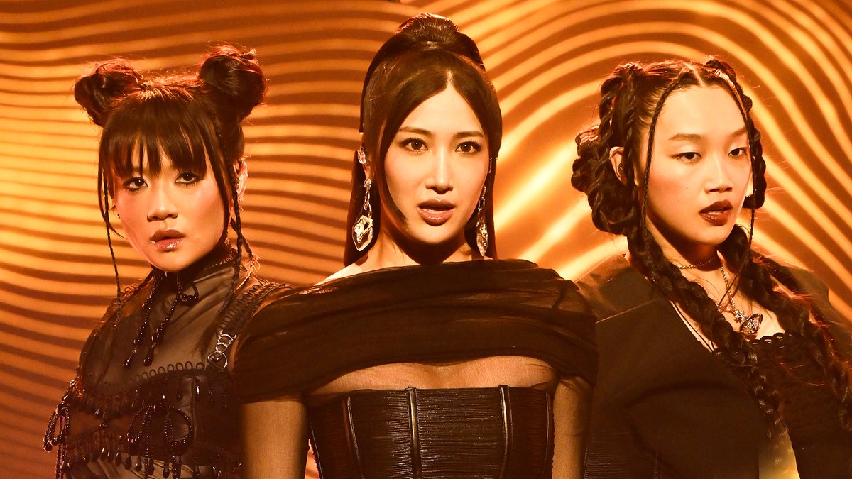 EJAE, AUDREY NUNA &amp; REI AMI from KPop Demon Hunters perform “Golden”! ✨ Watch the full performance ⬇️ #KPopDemonHuntersOnFallon #FallonTonight