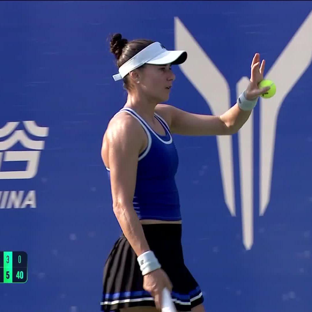Gliding round the court 🛼 Sorana Cirstea battles back to win the second set 6-3 and force a decider against Zhang. #WuhanOpen