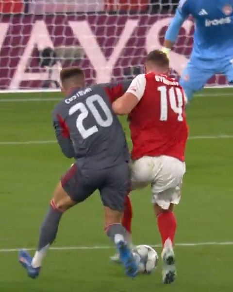 Gyökeres strength 💪 #UCL