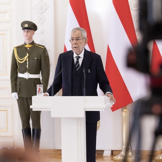We, the European Union, we are 27 member states and 450 million people. We are a strong team. 🇪🇺 Let's apply this strength to our security as well. Now is the time to do so. (vdb)