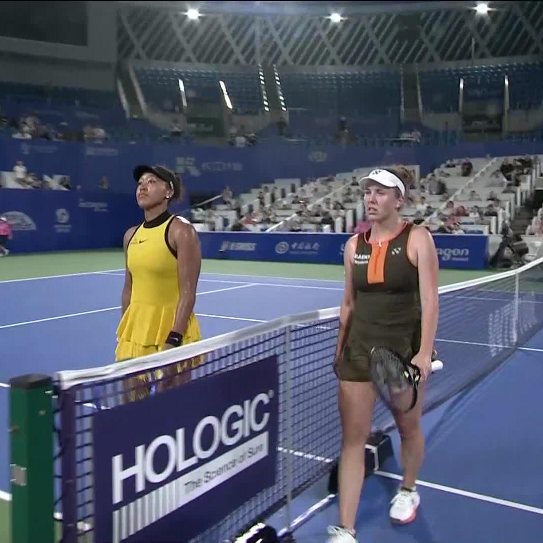 Through in two ✌️ Linda Noskova advances to the Round of 16, defeating Osaka 7-6(2), 6-3. #WuhanOpen