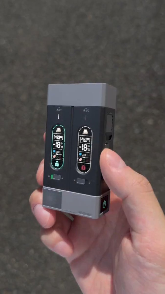 架空のキットカット用小型冷凍ケース