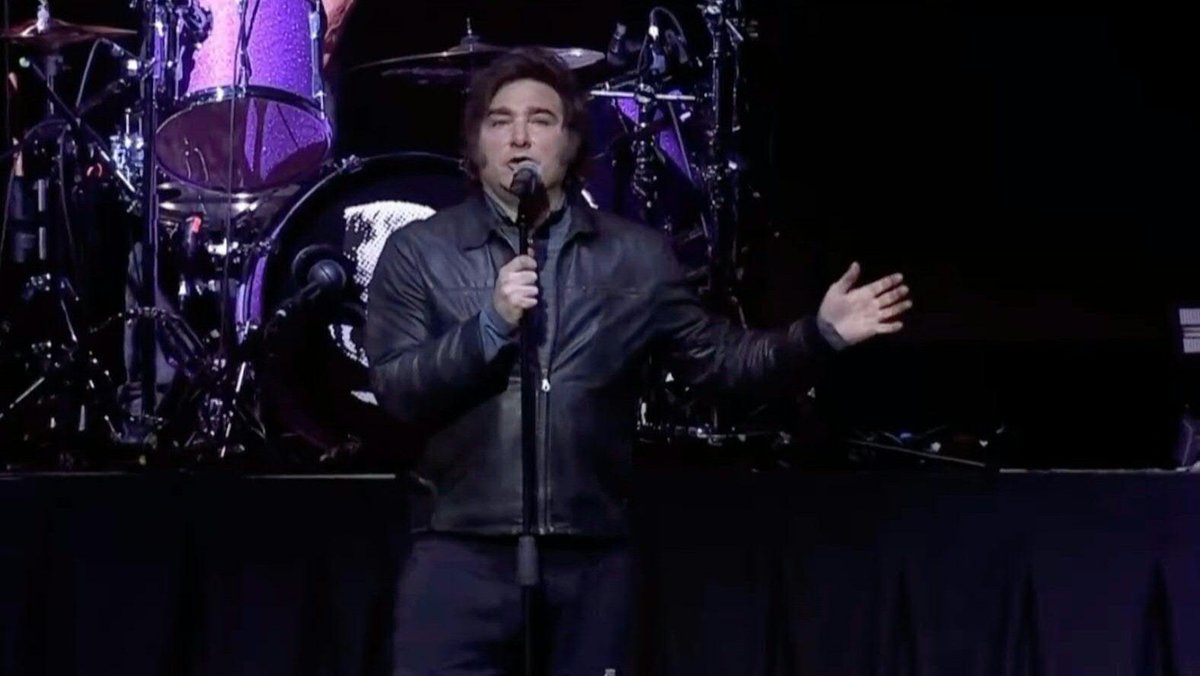 🇦🇷 VIDEO: Argentina's Milei plays rock star as Argentina's economy crashes Argentine President Javier Milei headlines a concert in Buenos Aires to mark the release of a book he hopes will revive his sagging fortunes