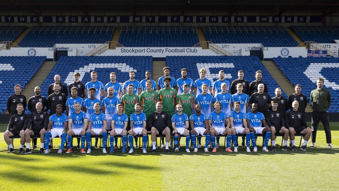 โGood job you were at home!โ ๐ก๐ Ethan Pye and Arttu Hoskonen paid a surprise visit to a lucky season ticket holder before our annual team photo ๐ธ We invited Duncan down to Edgeley Park, with a follow up surprise for his son who missed out ๐ฉ