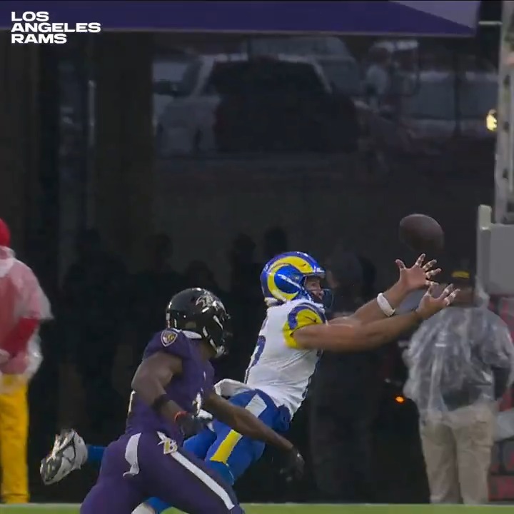 No gloves in the rain... absurd. Puka Nacua | More highlights on