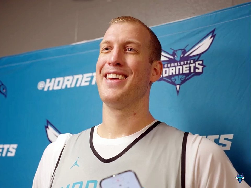 🎙️ Mason Plumlee on returning to the Charlotte Hornets: "Feels great, loved my time here..." "...you could tell that (LaMelo Ball and Miles Bridges) have taken a significant step in their games. Some familiarity for me... exciting to come back and play with them again."