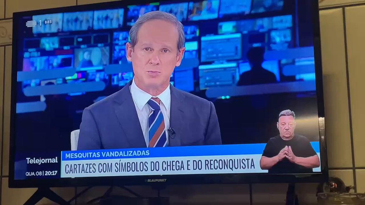 Reconquista hoje no jornal da noite da RTP 🚀 Como não conseguem combater a nossa popularidade, inventam mentiras para nos (tentar) denegrir. Mas já nada vai parar esta força. A Reconquista é inevitável ⚡️ Bilhetes para o congresso em
