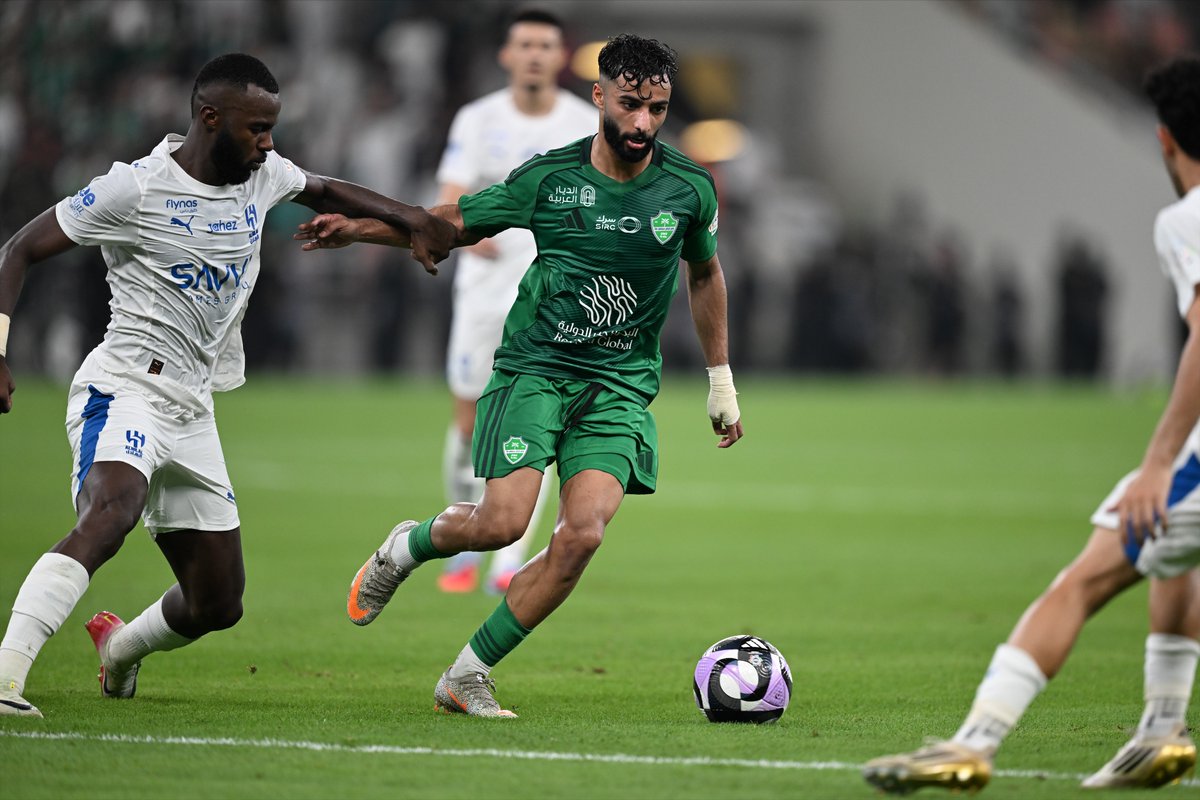 صالح أبو الشامات.. ودائمًا أبو "الهامات" 🇸🇦💫 #دوري_روشن_السعودي | #للجماهير