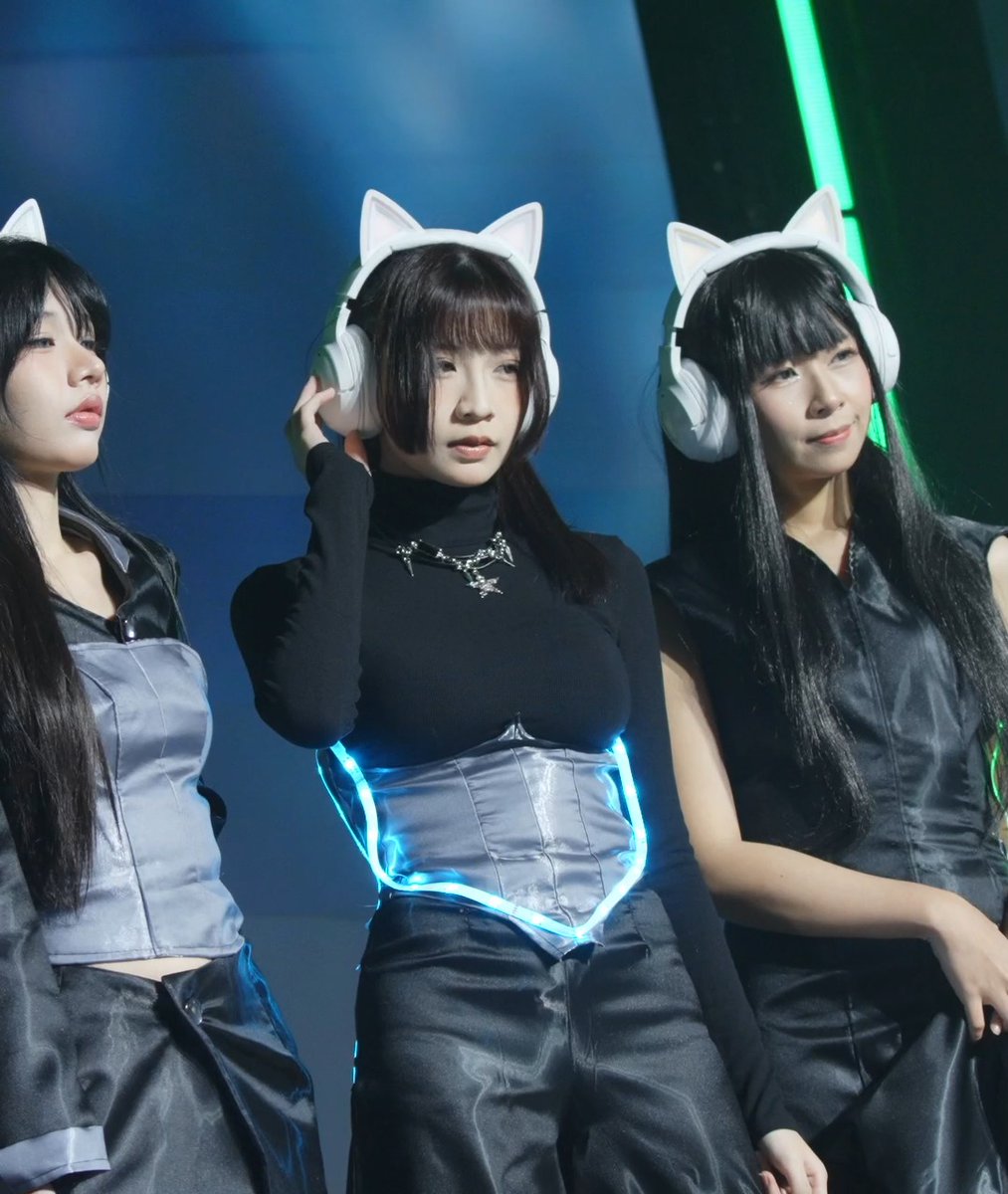 The Razer Kraken Kitty V2 BT took center stage at Cos-Mic 2025's runway exhibition as part of a group cosplay themed around our Kraken Kitty headsets. Malaysian cosplayers brought Razer’s bold aesthetic to life, blending tech-inspired design with pure creative flair. Used Razer gear in your own cosplay? Tag us and show off your drip.