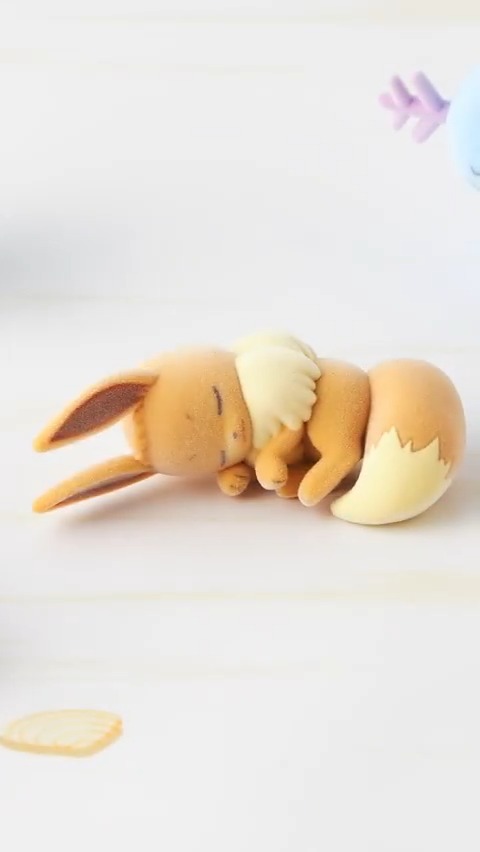 ／ 📢「フィギュアコレクション Pokémon Sleep シアンの砂浜」販売中！ ＼ ポケモンセンターオンラインにてコダック・ヤドン・イーブイ・ワニノコ・ウパー・マネネの6種類の新たなラインナップが販売中です☺️👏 ぜひ、チェックしてくださいね✨ 👇詳細はこちら #ポケスリ