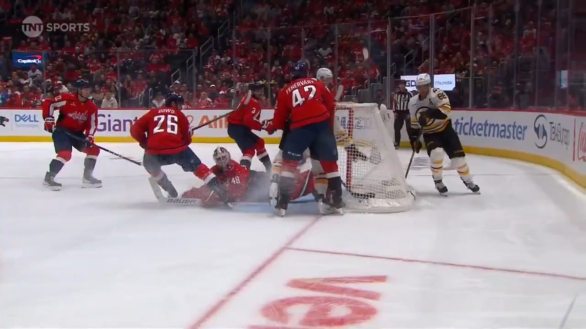 Pastrnak and Lindholm showing off some great chemistry 🤩 #NHLFaceOff 📺: NHLonTNT &amp; Actually HBO Max ➡️