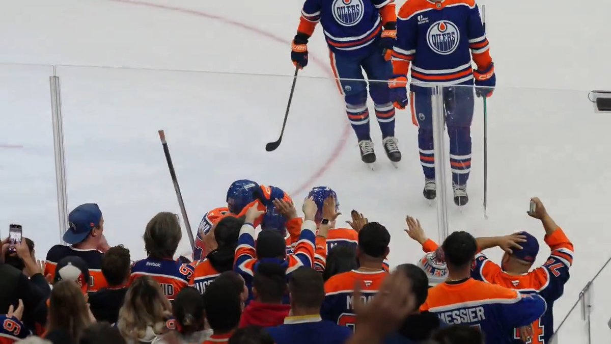 The crowd pop never gets old 🔊 #NHLFaceOff