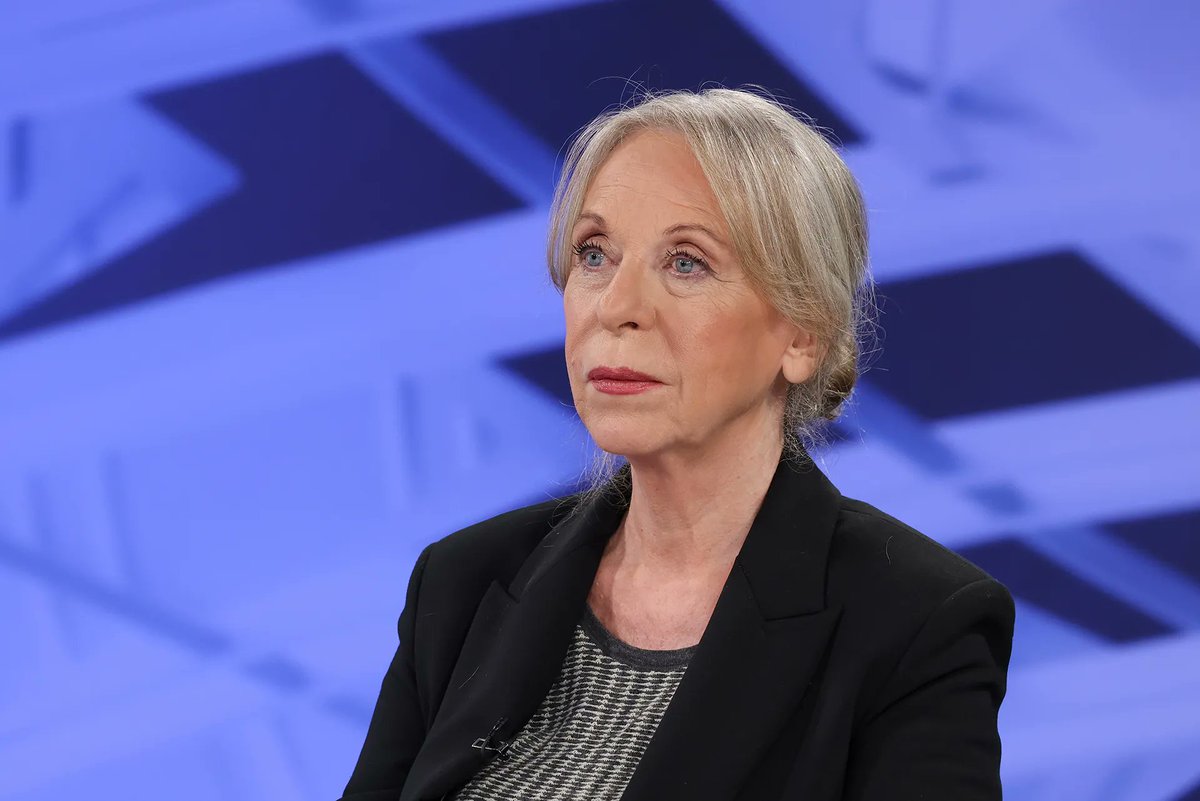 "Sankcije NIS-u nisu mogle da se spreče, jer su u pitanju velika svetska pitanja... Aleksandar Vučić se o tome ništa ne pita, već Rusi i Amerikanci. Pa i da je Ajnštajn na njegovom mestu, i on bi bio u toj priči mali igrač", rekla je za N1 profesorka Danica Popović.