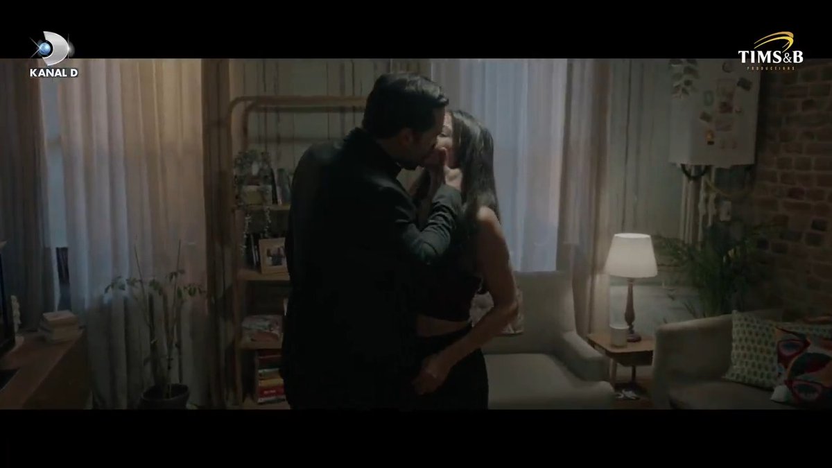 O anın büyüsündeyiz hala çıkamıyoruz. 🎶❤️🩹 #EşSan #EşrefRüya yeni bölümüyle çarşamba 20.00’de #KanalD’de, tv yayınından hemen sonra ise Amazon Prime’da sizlerle. Kanal D @timsandb