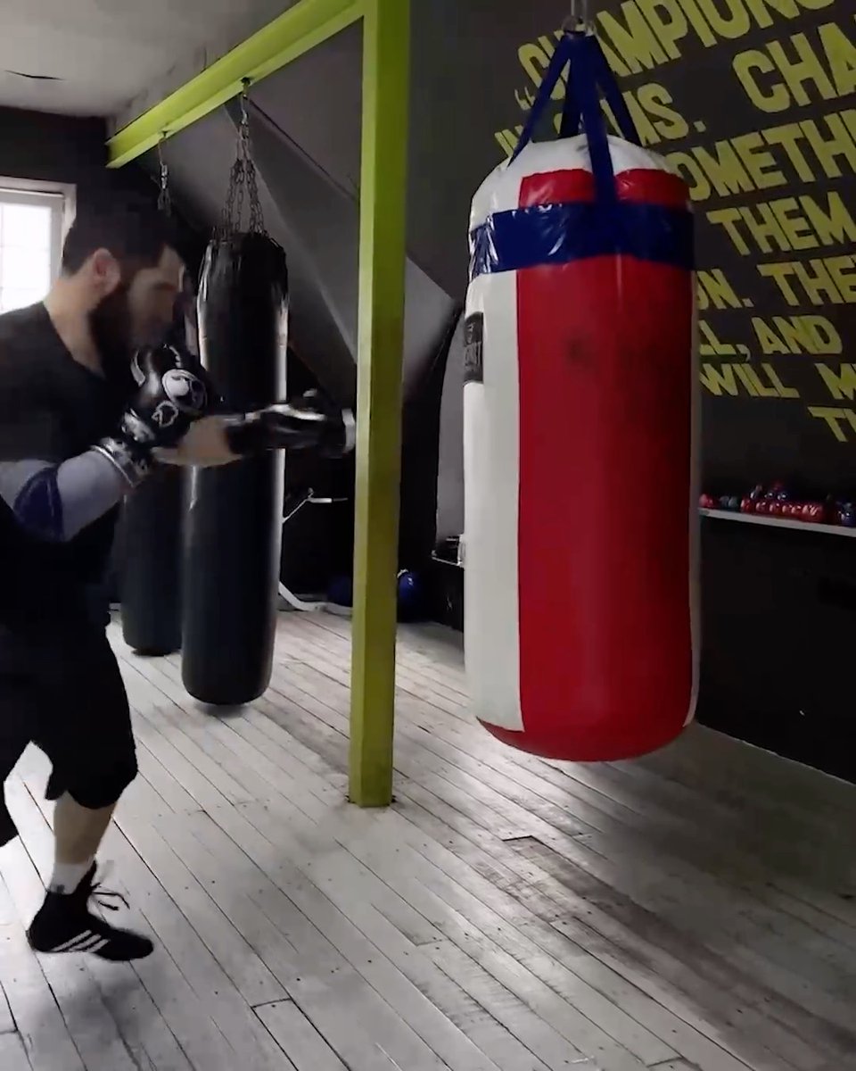 Artur Beterbiev battering all of the different bags in his gym today 💥