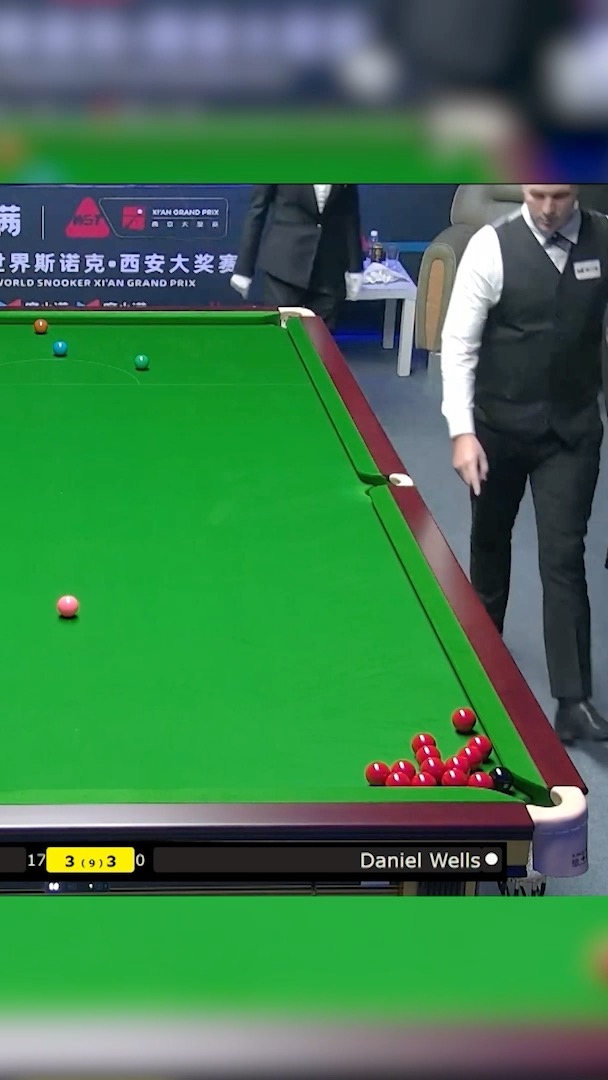 The ultimate snooker stand off 🎱😅