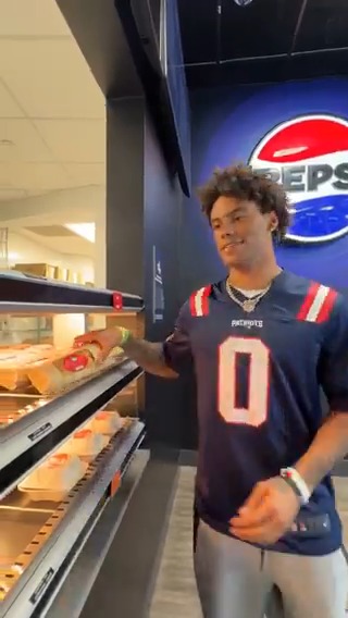 .Gillette Stadium taste test! Your gameday deserves Pepsi #PepsiPartner #GamedayDeservesPepsi