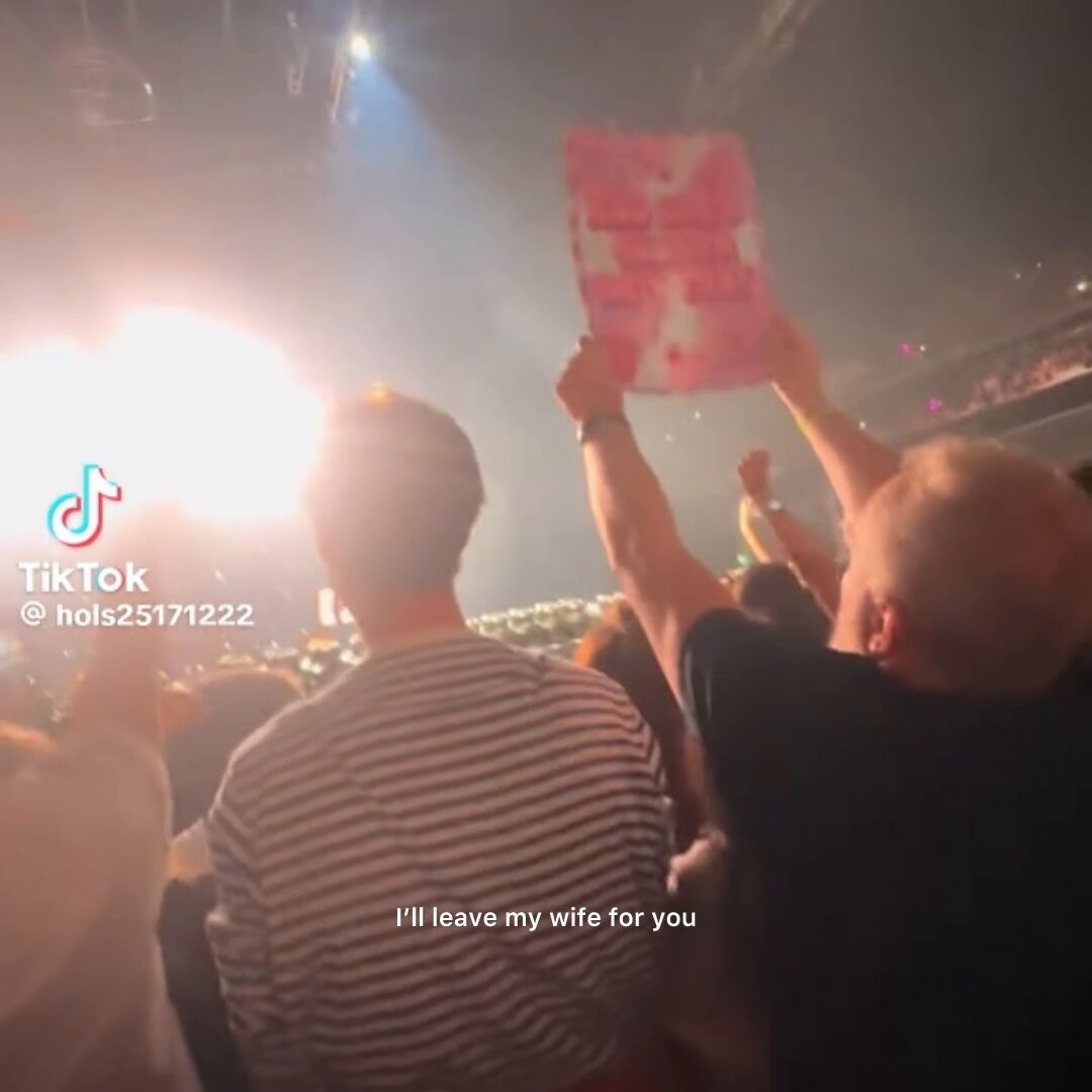 theres always something happening at katy’s concert 😭😭😭