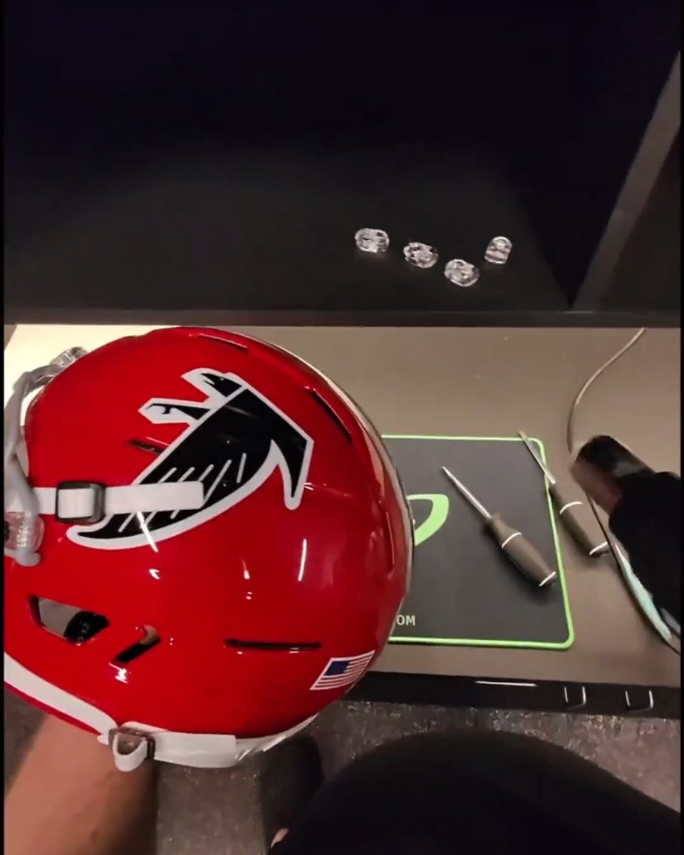 Red helmet clean 😮‍💨