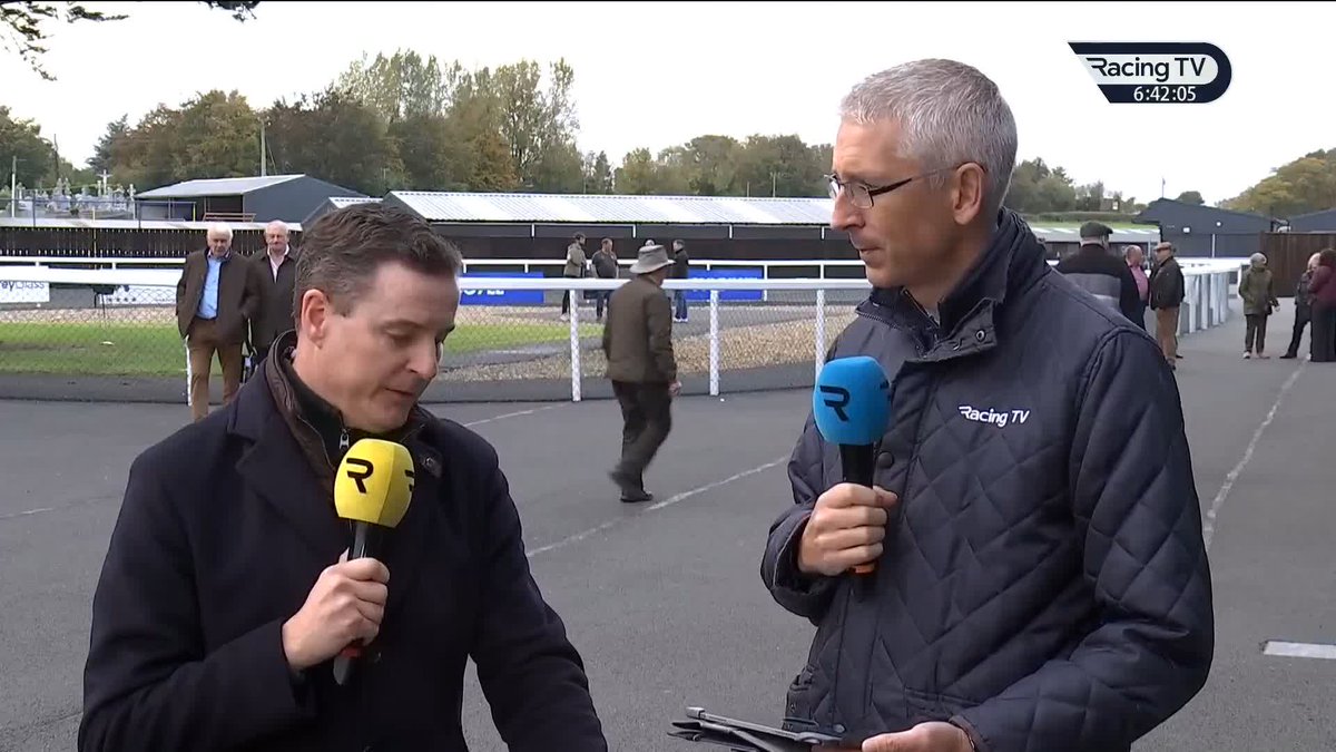 When you make a new friend at the races 🤣 Fran Berry Thurles Racecourse